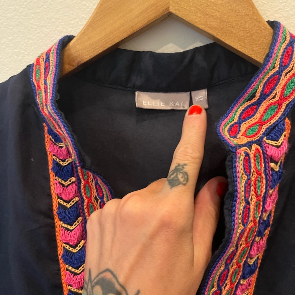 Ellie Kai Navy Blue Colorful Embroidered Tunic Top Blouse Size xs - Picture 5 of 8